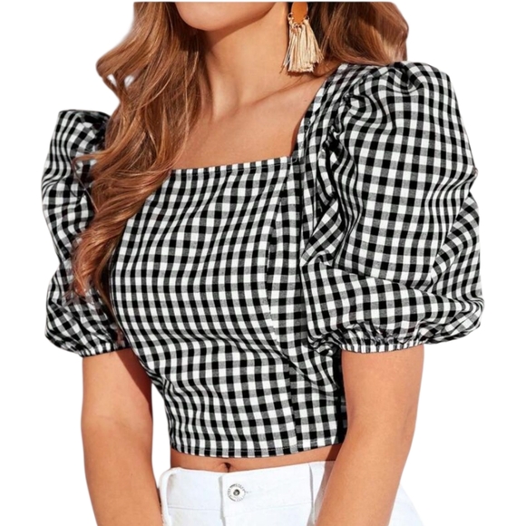Japna Tops - 🌟NWT Black and White Puff Sleeve Crop Blouse